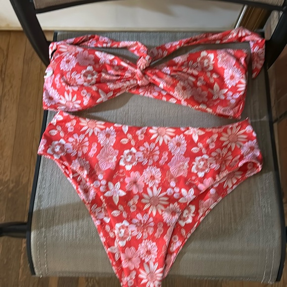 3 bikinis XL - Picture 2 of 4